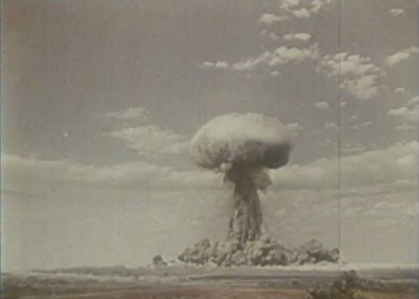 Первое успешное испытание ядерной бомбы