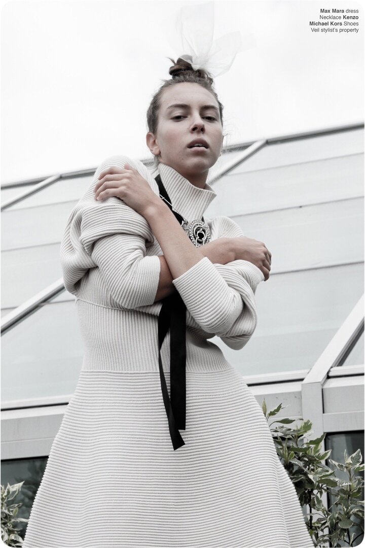 Вязаное плятье Max Mara довольно теплое, что делает его очень уютным и практичным для нашего северного климата