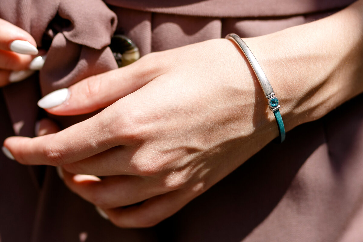 "пол браслета" с магнитным замком. 