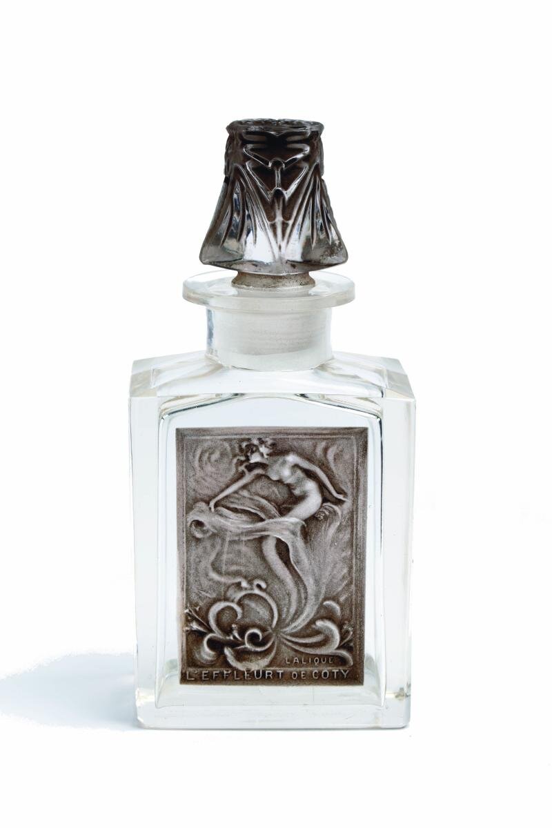 Флакон "L'Effleurt" созданный для Коти (Coty). (С) https://www.musee-lalique.com/en/leffleurt-perfume-bottle