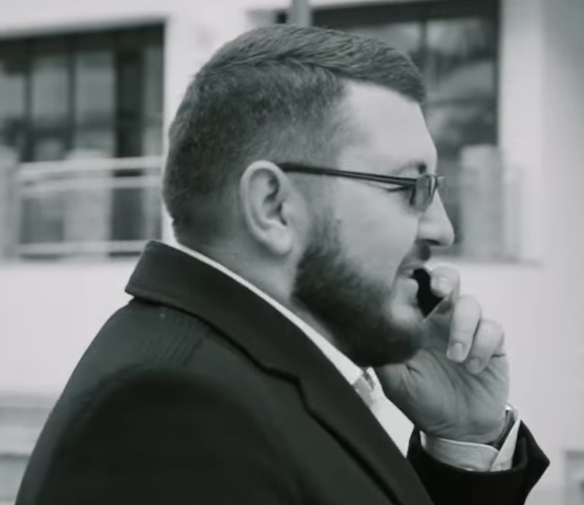 Вячеслав говорит по телефону