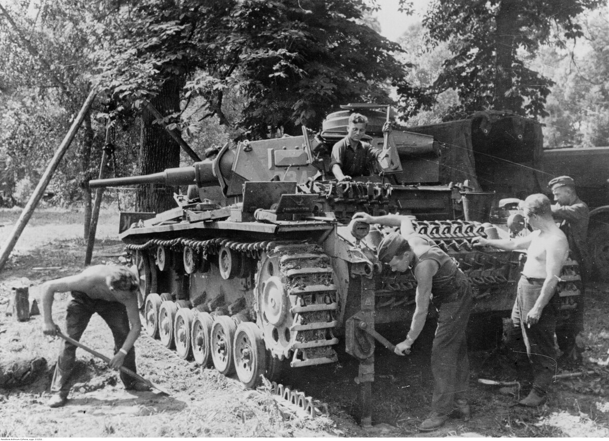 Танк тигр времен великой отечественной войны. PZ III 1941. Танки вермахта 1941-1945. 13 Танковая дивизия вермахта танки. Т3 танк вермахта.