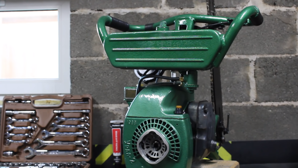 Бензопила "Урал" Источник:  https://clck.ru/RMaHc