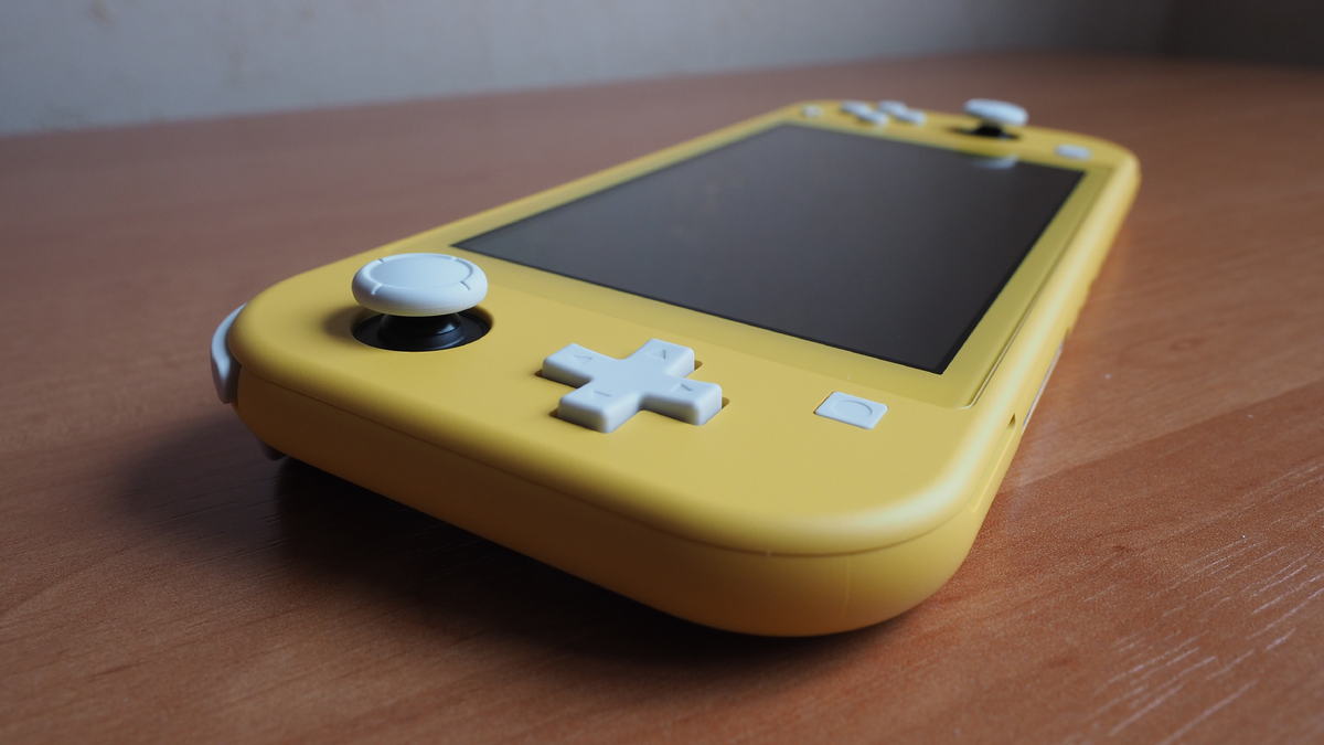 Боковая сторона консоли