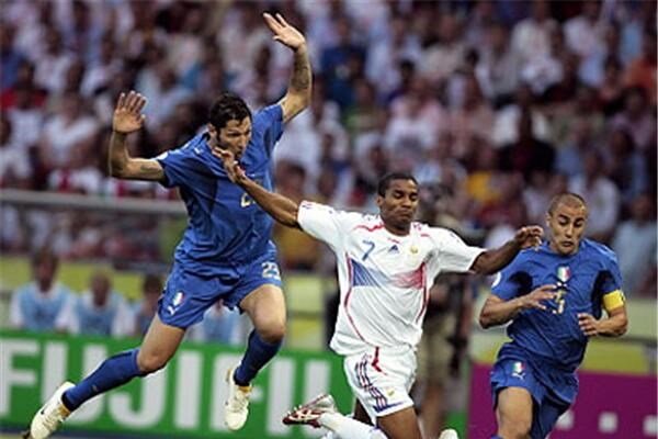 Момент нарушения правил против Малуды. ФОТО из интернета