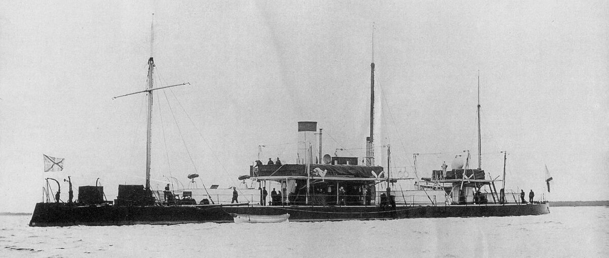 1865, 23 июля (4 августа) - Наткнувшись в финляндских шхерах между островами Спаргольм и Стокгольм на не обозначенную на карте скалу, затонул вступивший незадолго до этого в строй монитор «Смерч».