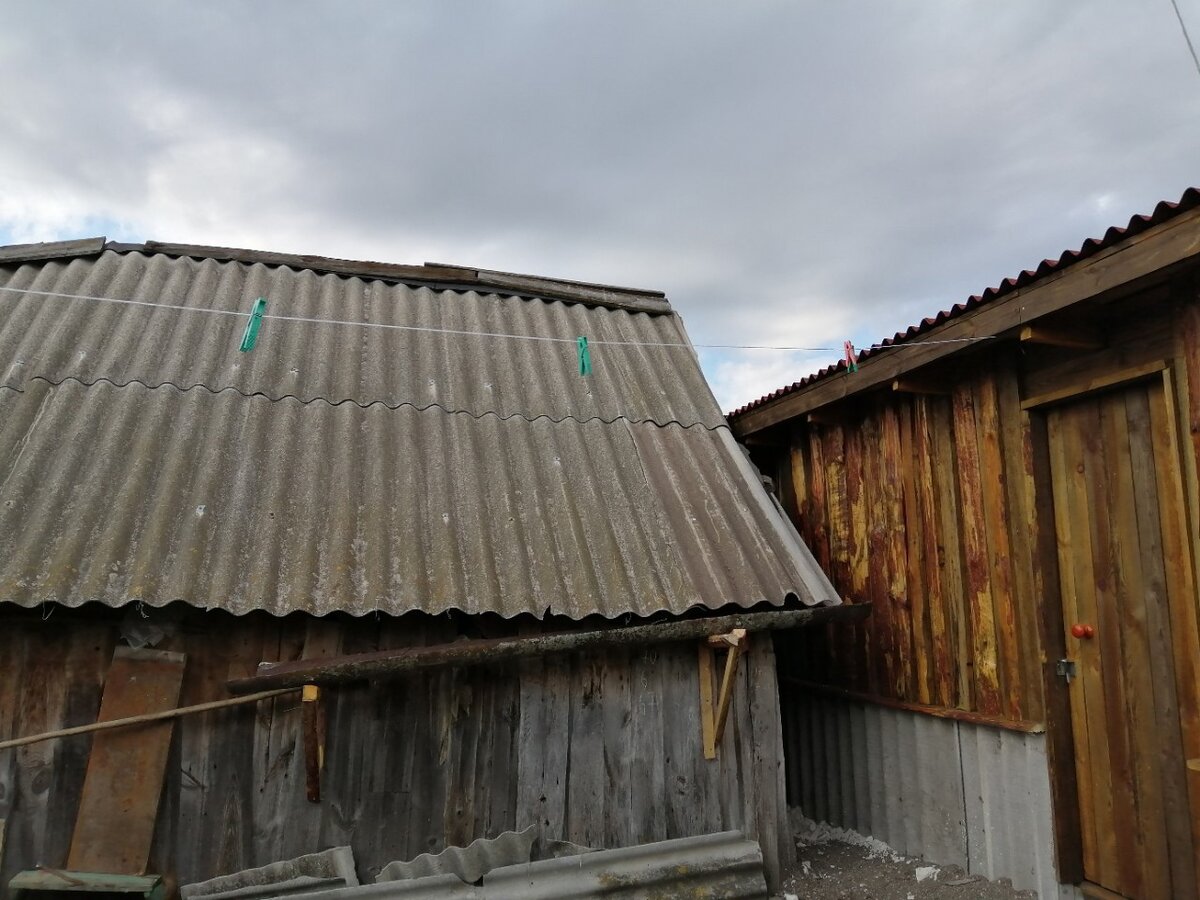 Старый дровник должен еще одну зиму перезимовать. Фото автора