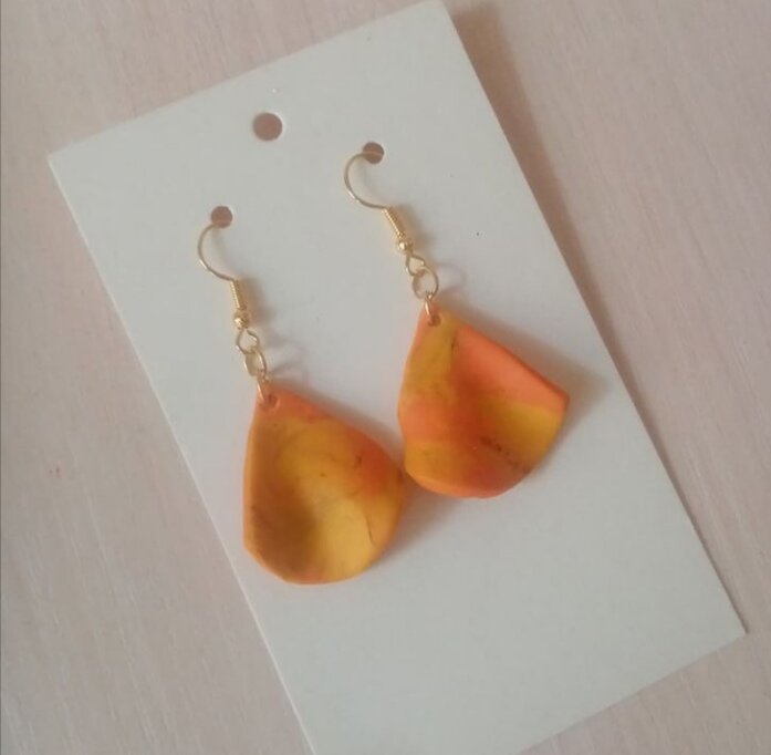 Первые дни сентября.  Начало осени. Чудесная пора. Не жарко и не  холодно. Осень вдохновила на создание необычных серёжек из полимерной глины. Набор комплекта оригинальных серёжек можно приобрести  в моём магазине на Ярмарке мастеров. http://www.livemaster.ru/mari-p86   А так же в инстаграме http://www.instagram.com/polimerbeautifulofficial/