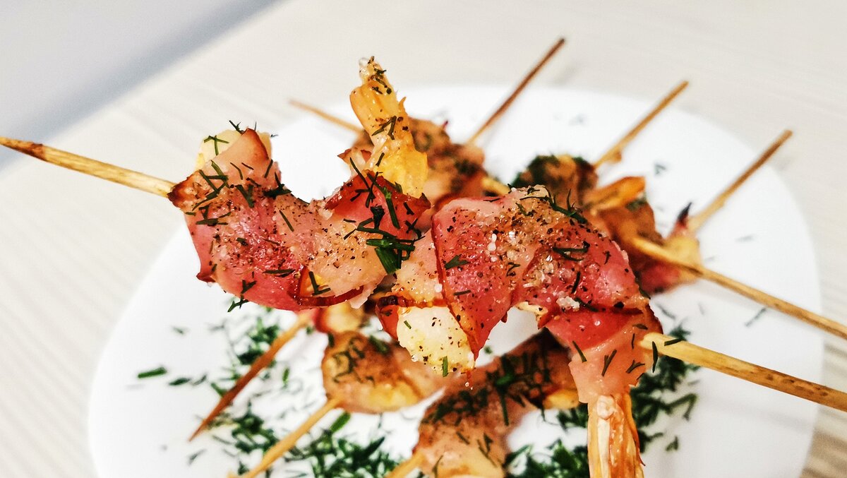 ЗАКУСКА НА ПРАЗДНИЧНЫЙ СТОЛ: Креветки в беконе – Рецепт закуски на Новый год – Новогодние закуски