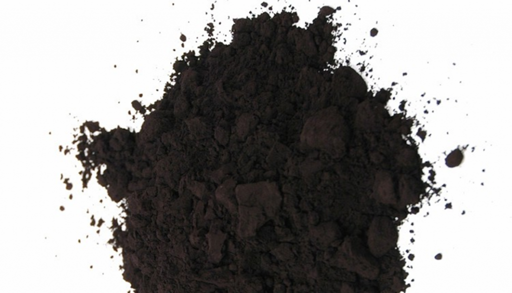 Быть черного а также. Черный какао порошок. Какао на черном фоне. Темный фон под алкализированное какао порошок. Cocoa and Peace.