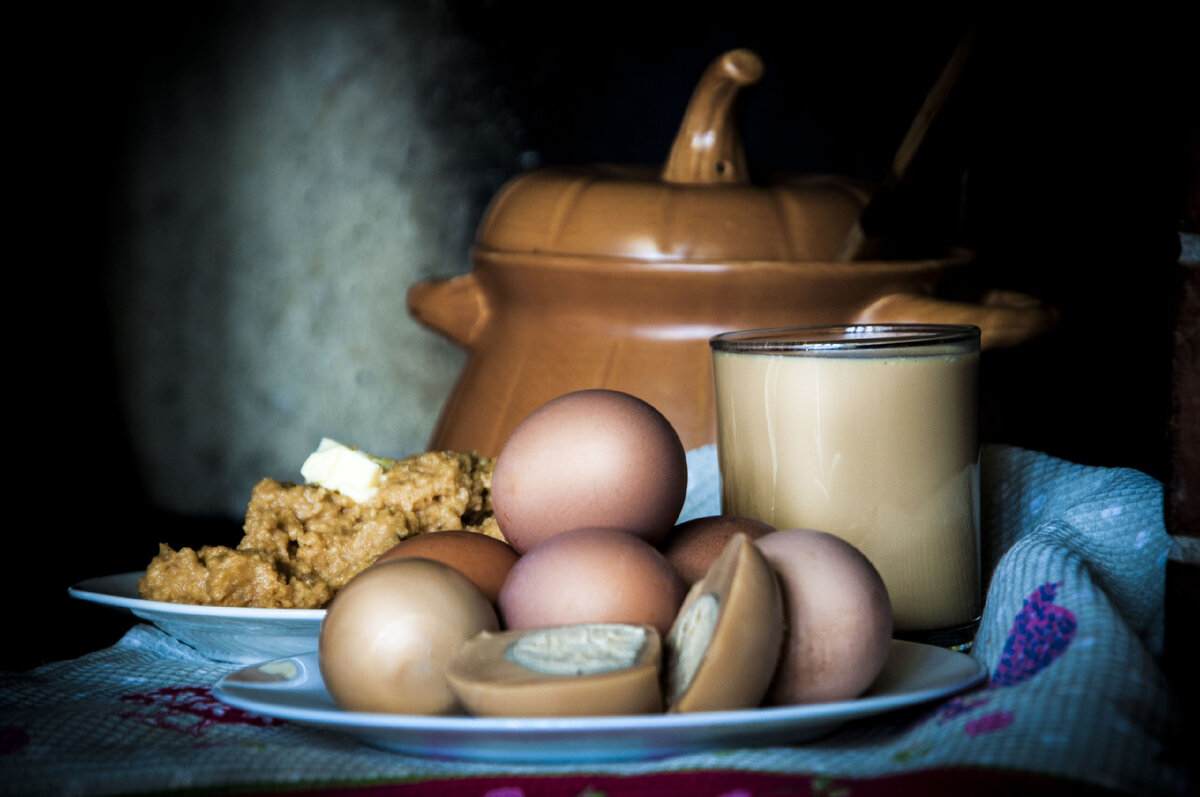 Каша, молоко и яйца из печи