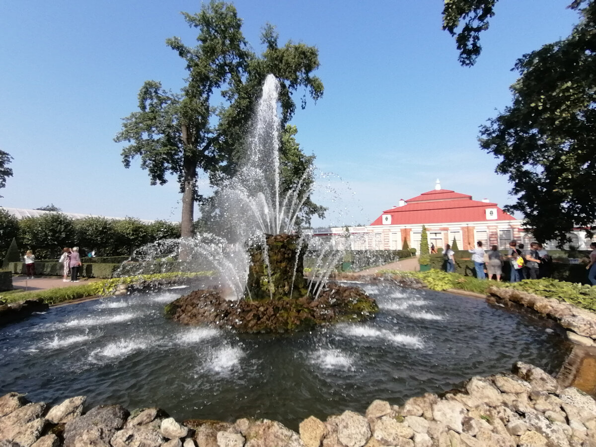 Фонтан сноп в Петергофе. Фонтан в Монплезирском саду Петергофа. Фонтан сноп в Петергофе фото. Фонтан сноп в Палехе.