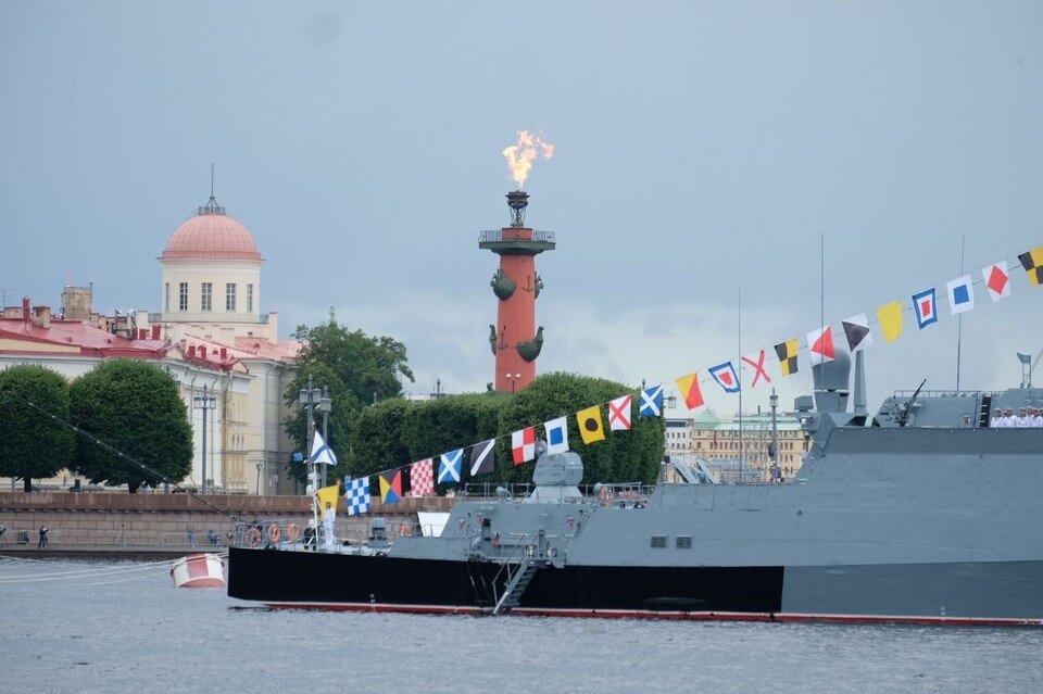     В Петербурге начался парад Артем КИЛЬКИН