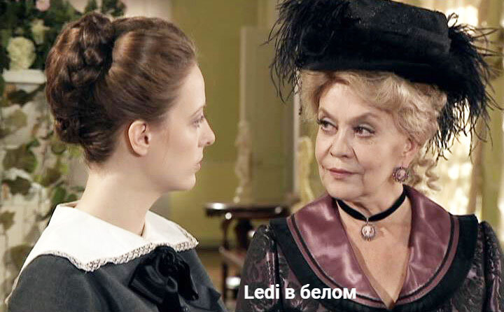 Справа актриса Ирина Шевчук в роли княгини Меньшиковой