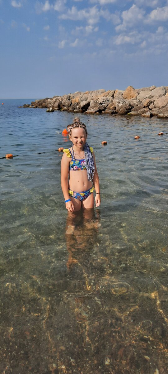 Маша в море. Фото автора.