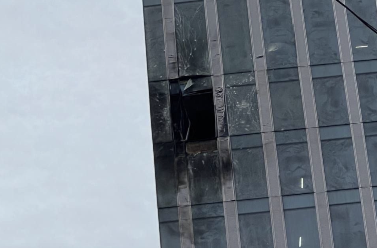 туапсе нефтебаза взрыв. высотки москвы. эвакуационный беспилотник. дрон упавший в подольске. последствия беспилотника.