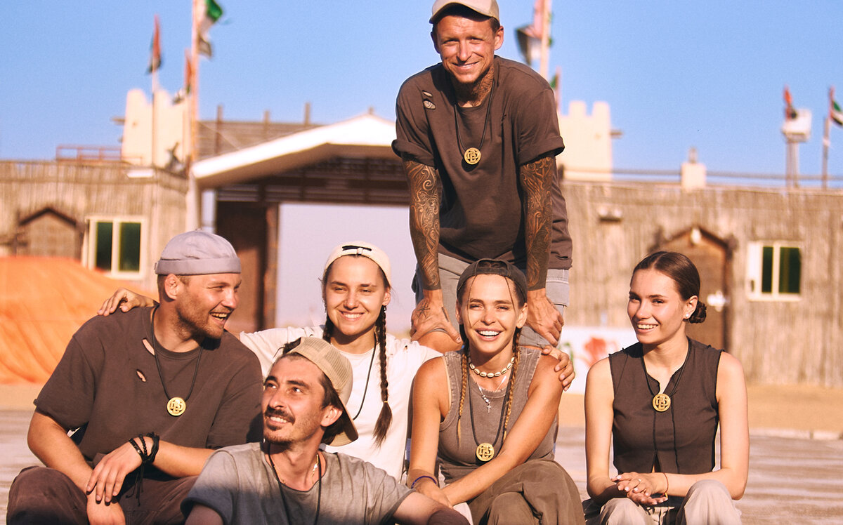 Участники шоу "Выжить в Дубае". Источник: vk.com