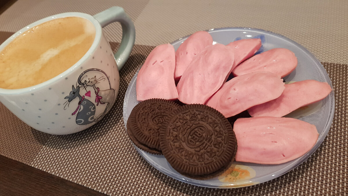 Кофе, сосиски "Молокуши" и печенье OREO