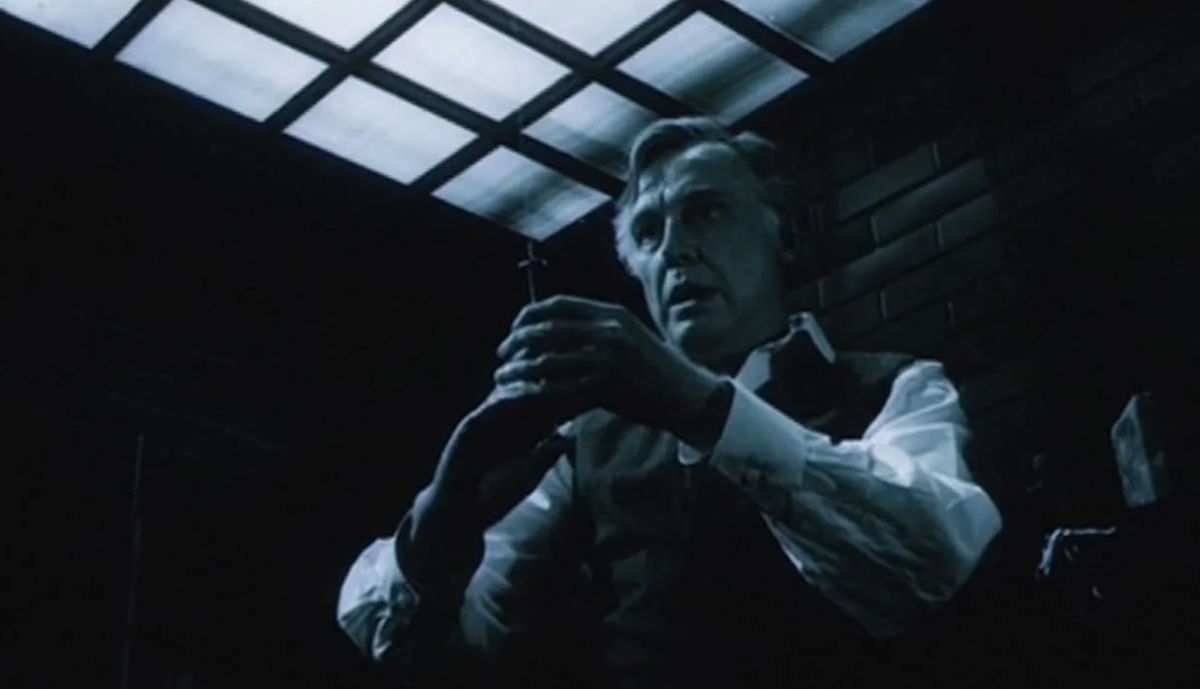 Кадр из фильма "Странная история доктора Джекила и мистера Хайда" (1985)