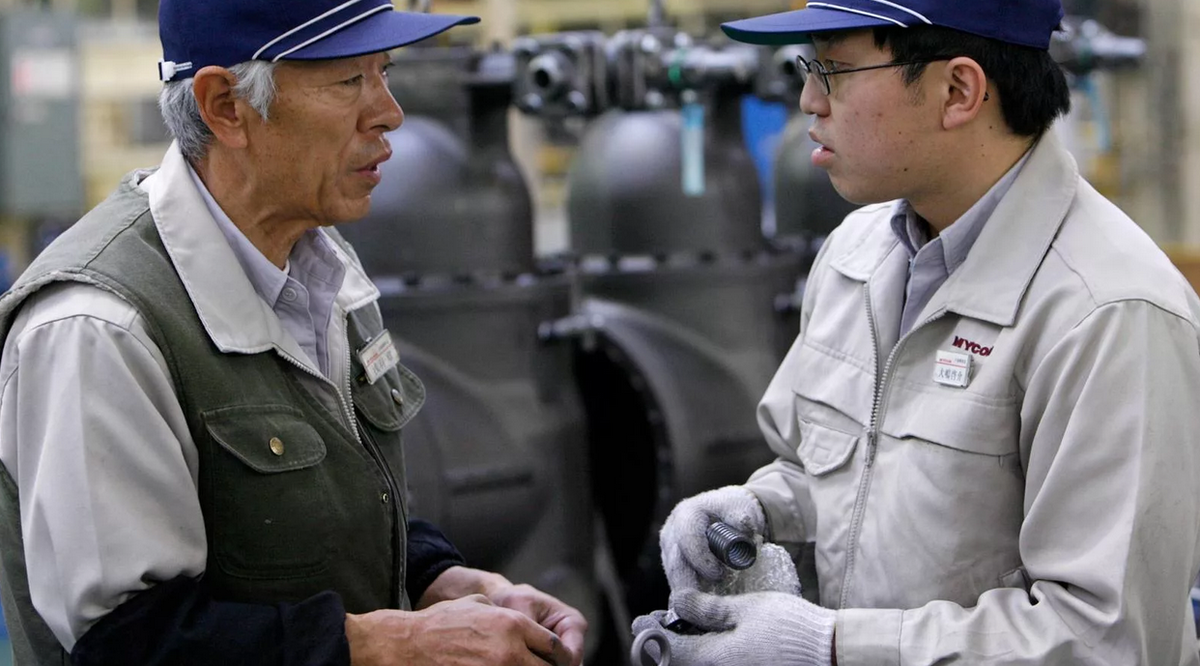 Work japan. Япония рабочие. Японец рабочий. Японские работники. Японцы работники.