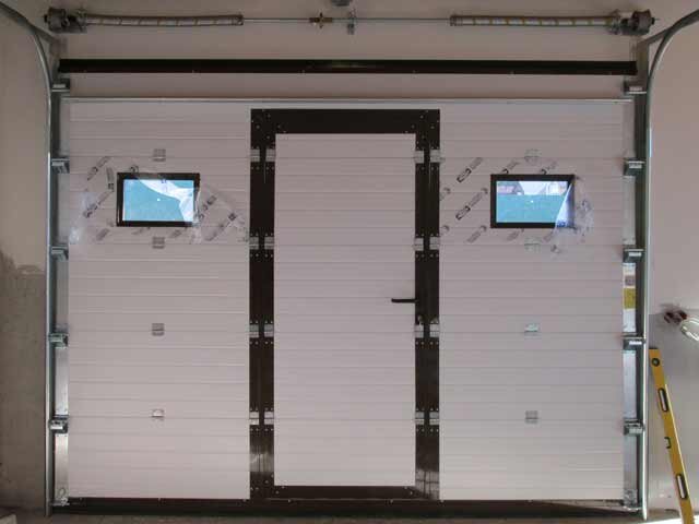 Секционные автоматические ворота для гаража Дорхан идеально подходят для построек из сэндвич-панелей