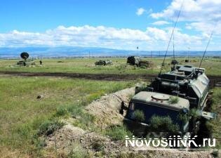  
Военнослужащие подразделений связи российской военной базы Южного военного округа (ЮВО), дислоцированной в Армении, осваивают современные средства связи в преддверии командно-штабных учений (КШУ) на высокогорном полигоне Камхуд. Об этом NovostiNK.ru сообщили в пресс-службе Южного военного округа.
