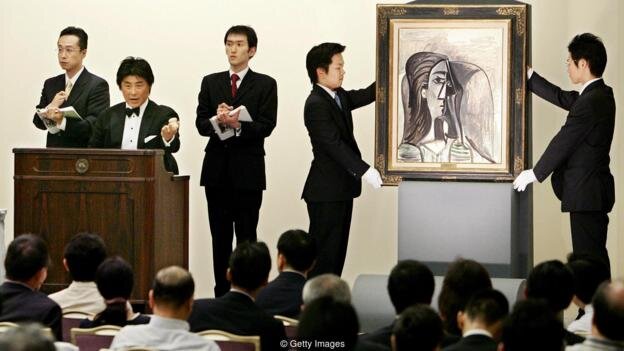 Работа Пикассо «Буста де Фемме» в 1960 году была продана на аукционе в Японии в 2005 году за 1,6 млн долларов (1,14 млн фунтов)