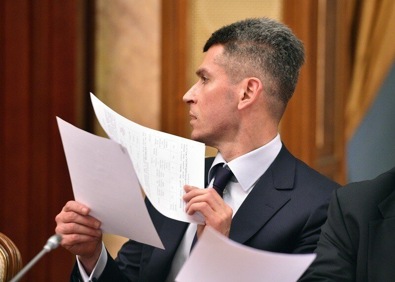 Зиявудин Магомедов во время заседания правительственной комиссии по развитию Дальнего Востока под председательством Дмитрия Медведева