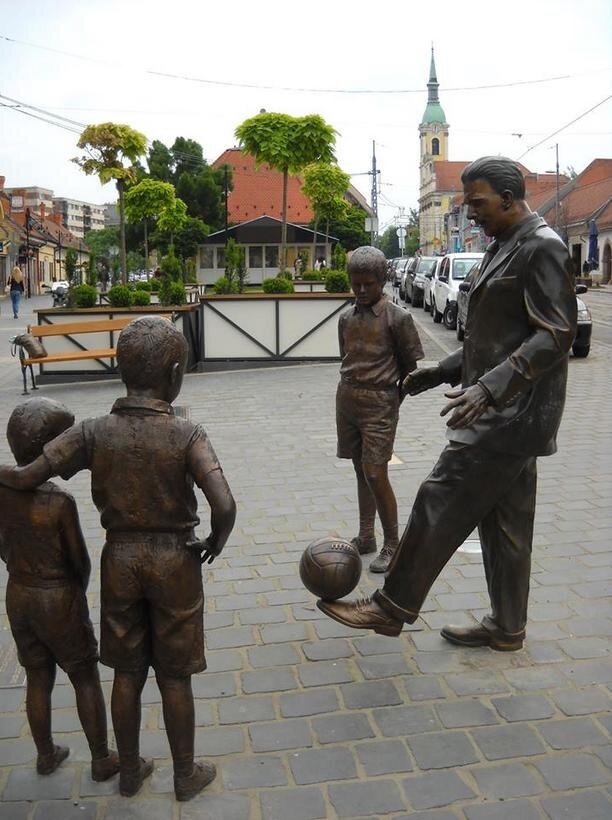 Памятник Ференцу Пушкашу в Будапеште, Венгрия