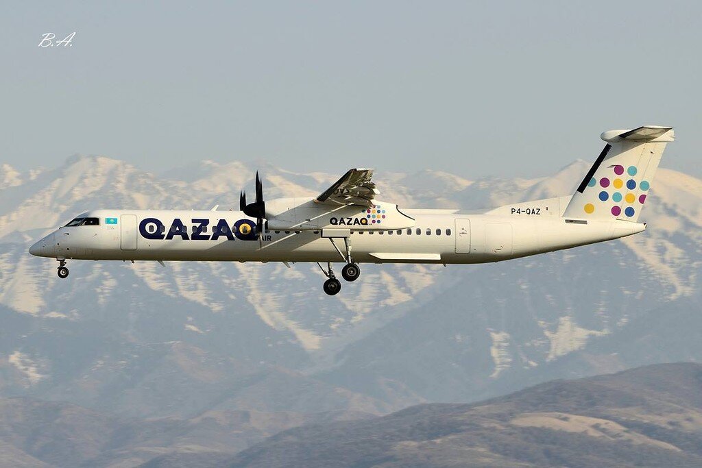  Железные обитатели алматинского аэропорта весной. Фото Андрей Бакаенко

