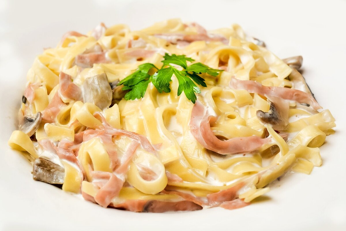 Тальятелле карбонара tagliatelle Carbonara