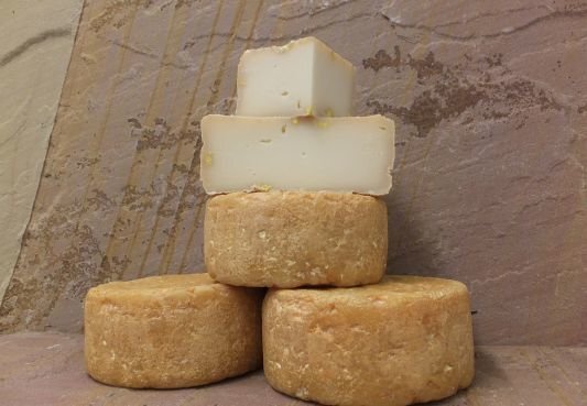 БРИТАНСКИЕ СЫРНЫЕ НАГРАДЫ 2018 Овцы Rustler достали 999 других сыров на почту. 