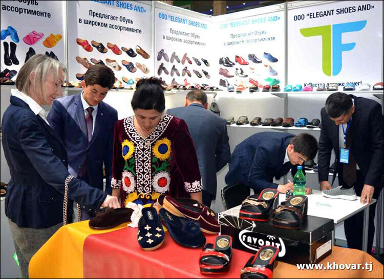 Выставка товаров из Узбекистана в Душанбе. Фото с сайта Khovar.tj