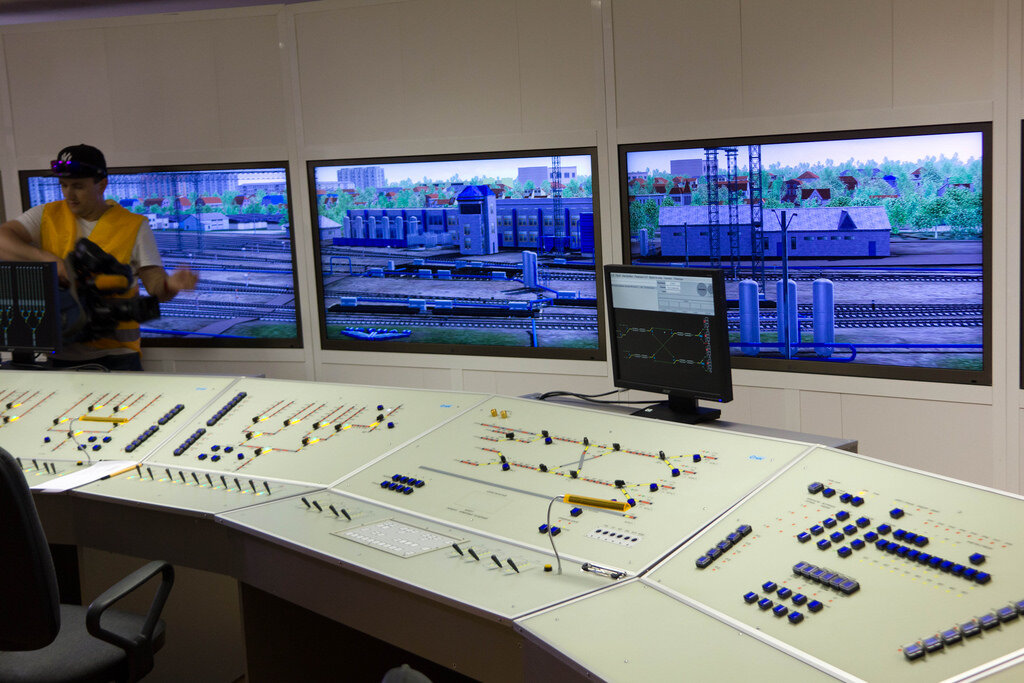 Автоматизированные сортировочные горки. Вагонный замедлитель кнп-5. Дежурный по сортировочной горке ржд. Оператор сортировочной горки ржд. Пульт оператора сортировочной горки.