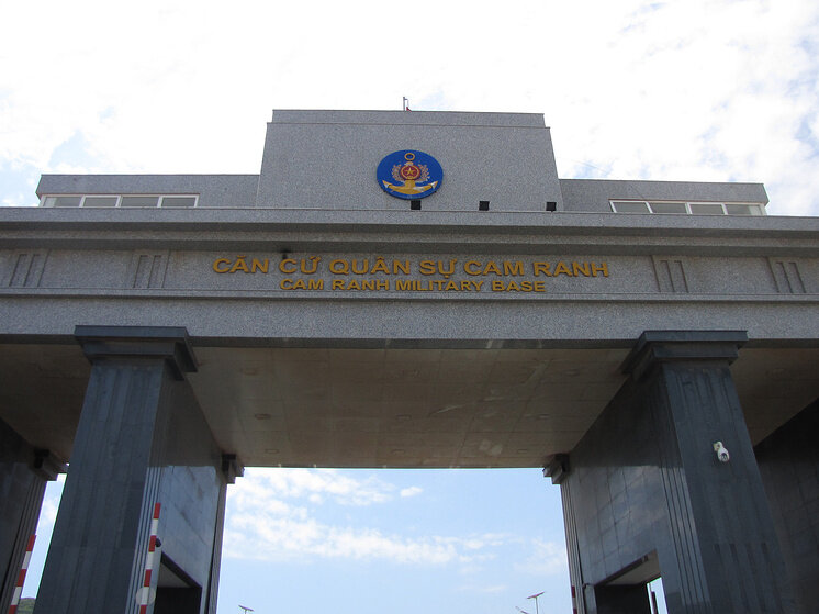 Военная база в бухте Камрань