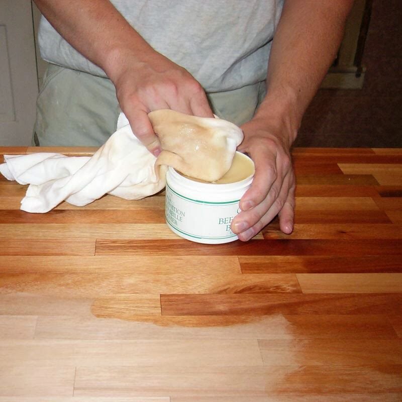 Как защитить и восстановить деревянный пол или мебель с помощью воскового покрытия