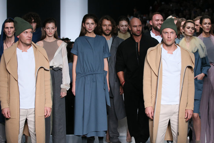 показ российского дизайнера Лены Карнауховой. 