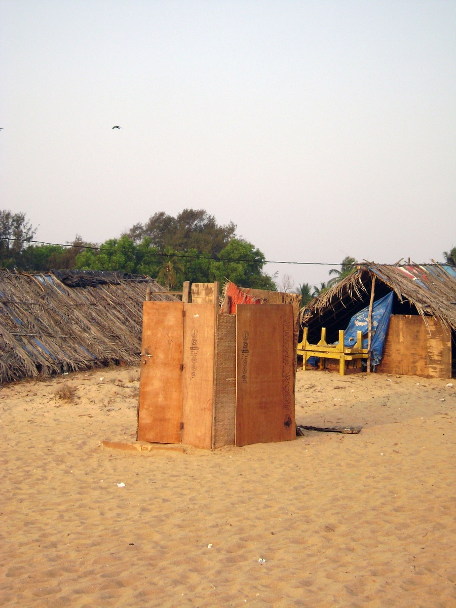 Кстати, типичный туалет в Гоа. Надолго не занимать — можно и сгореть. Как выглядит индийский, лучше не спрашивайте