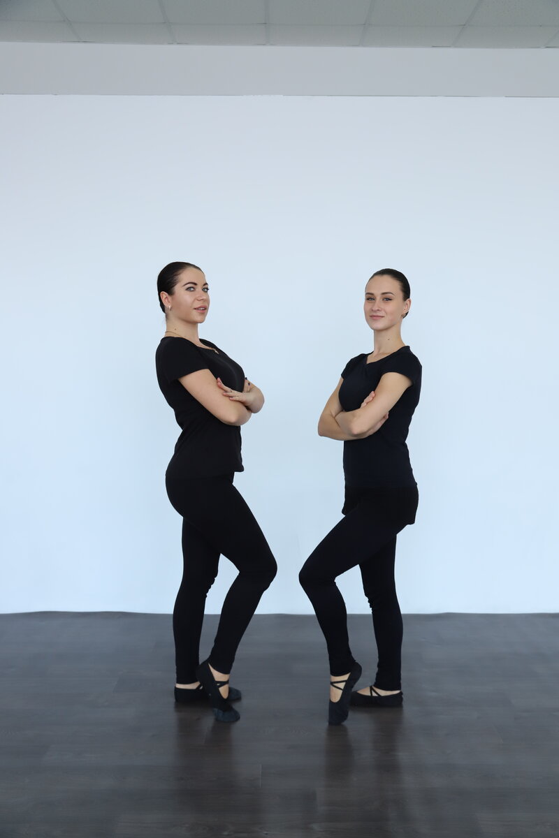 Стали подыскивать другие варианты. Нашли филиал сочинской студии в 10 минутах езды от дома. Сходили на пробное занятие, и Ева с удовольствием перешла в новое место. Уже через месяц она села на шпагат, а ещё через два месяца выступила со своей группой на всероссийском конкурсе в г.Дагомыс, где сходу заняли 3 место. 