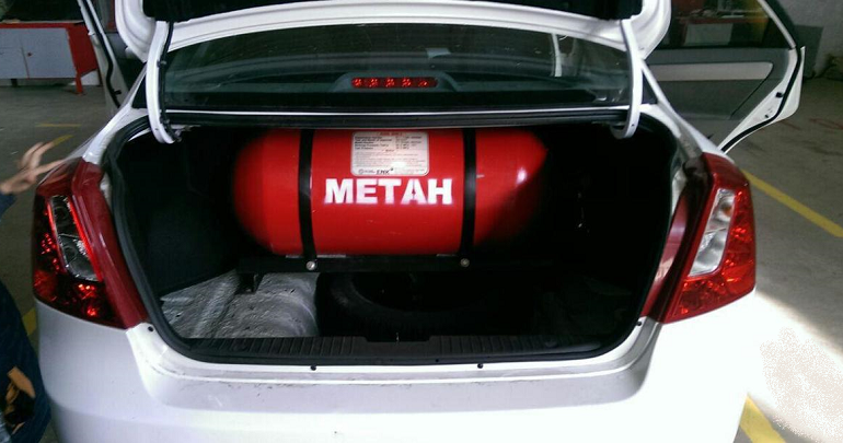 Ёмкость ГБО в легковом автомобиле.