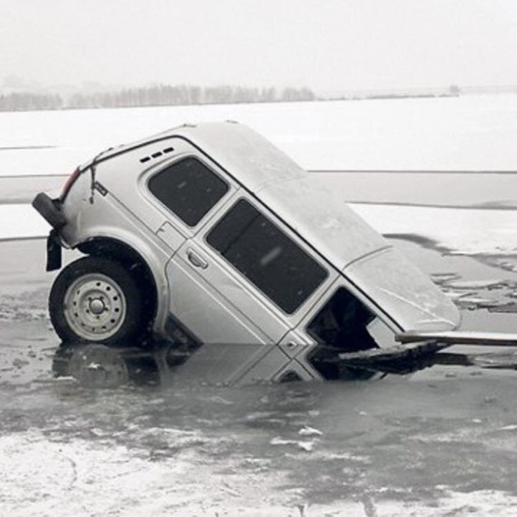 Тонущий автомобиль