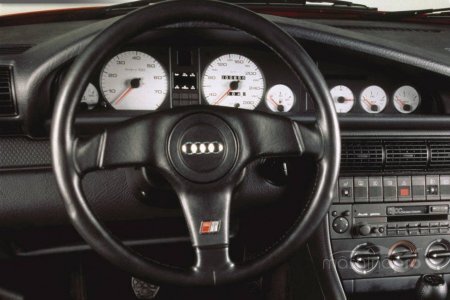   История этой модели немецкого концерна Audi ведется с 1968 года. Именно тогда появилась первая Audi 100. Безусловно, она менялась с годами: преображалась внешне и в техническом плане.-2