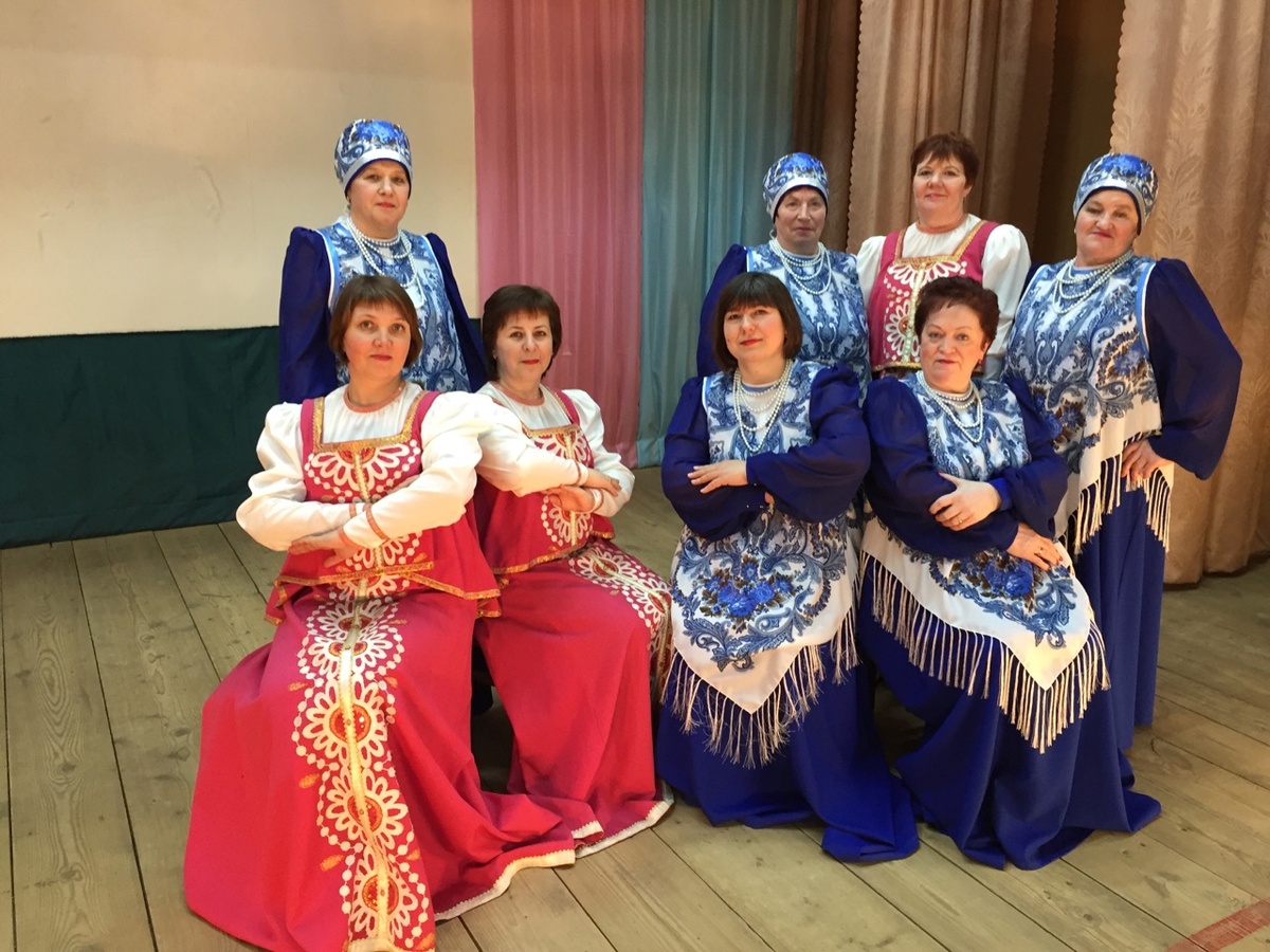 "Родные напевы", красавицы и бусы не забыли.