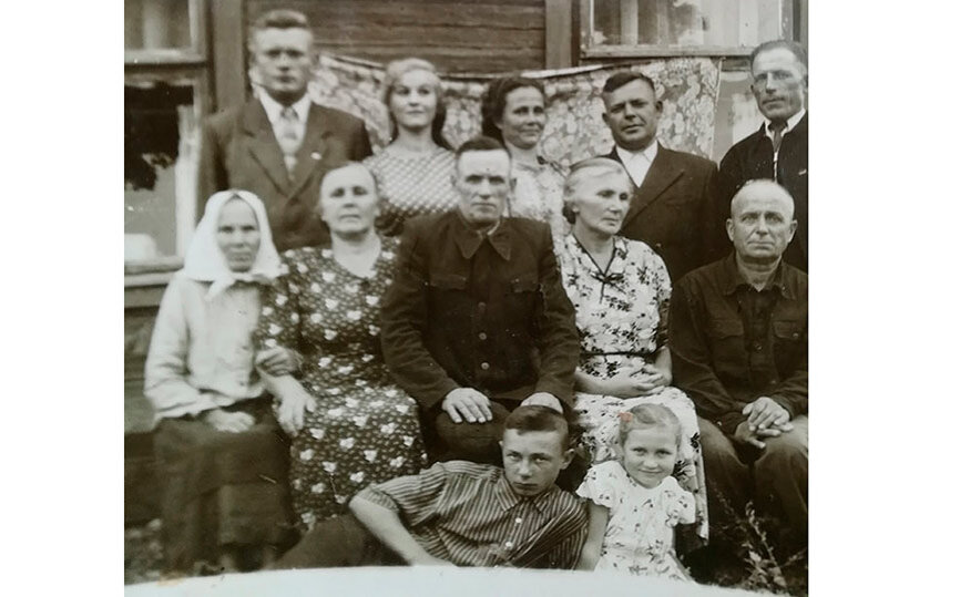   Семья Гринчика с белорусскими родственниками 