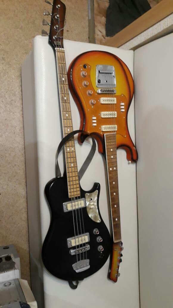 Два "Урала". Бас и обычный. Обычный теперь "поселился" у меня в серверной, буду восстанавливать.