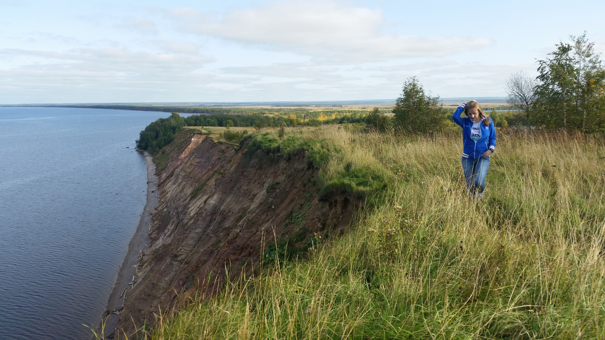 Онежское озеро самое популярное у посещающих карелию. Парапланерная гора Андома. Вытегра пляж. Сорочье поле Андома. Андома дом на берегу озера.