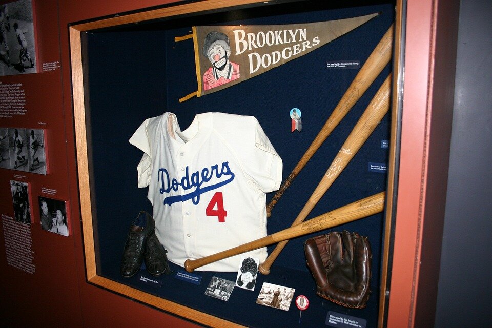 https://cdn.pixabay.com/photo/2013/05/05/23/42/cooperstown-109030_960_720.jpg