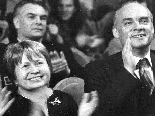 Биография александры пахмутовой личная жизнь Александра Пахмутова и Юлиан Васин: дружба длиною в жизнь Наедине с кумиром Дзен