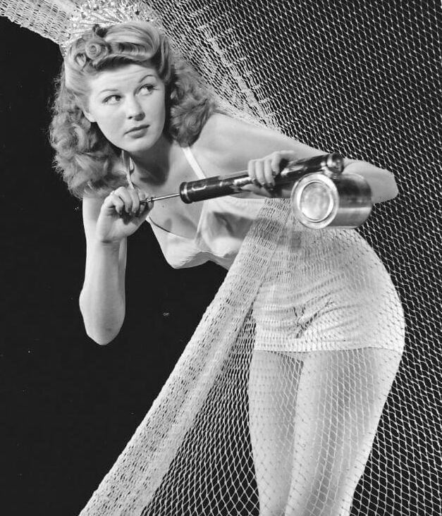 Победительницы конкурсов красоты разных лет: Розмари Ла Планш (мисс Америка-1941 и мисс Калифорния-1941). 