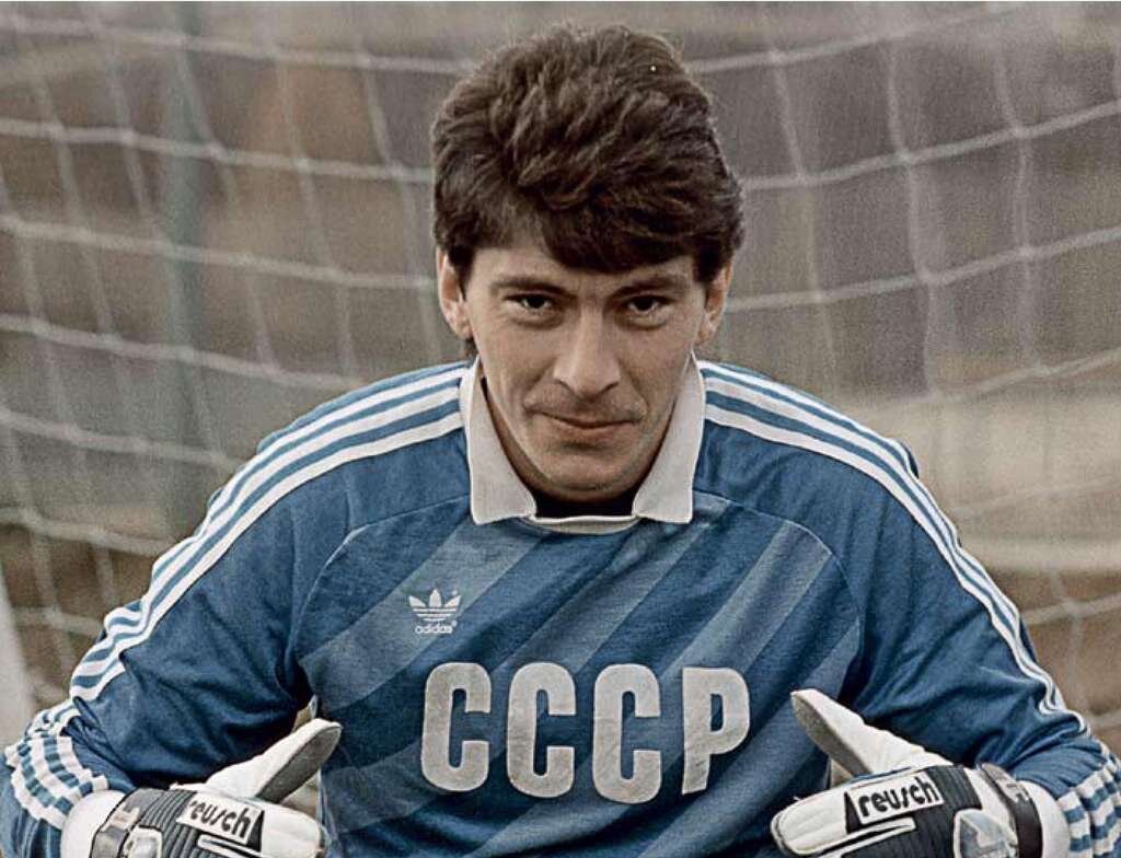 22 октября 1988 года перед очень важным матчем с киевским «Динамо» Ринату Дасаеву, 6-кратному лучшему вратарю СССР, двукратному чемпиону страны вручали приз первого вратаря мира.
